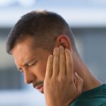درمان درد گوش در خانه - معرفی راهکارهای مختلف سنتی و نوین