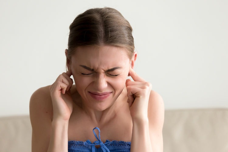 آیا وزوز گوش ناشی از استرس برطرف می‌شود؟​